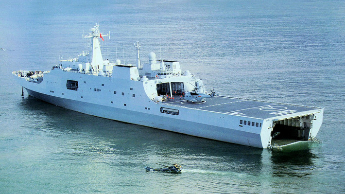 Với tàu đổ bộ Type 071E này, theo như trang tin Chiang Rai Times đưa tin, Hải quân Thái Lan dự kiến sẽ sử dụng chúng trong các nhiệm vụ vận tải hải quân, thậm chí có thể sẽ sử dụng trong các mục đích dân sự khác, như các nhiệm vụ cứu trợ - cứu hộ. Nguồn ảnh: flickr.com.