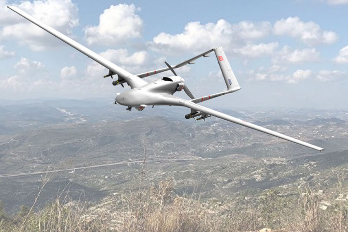 UAV Bayraktar TB2 là một phương tiện chiến đấu không người lái hiện đại, được phát triển và sản xuất chủ yếu bởi công ty Baykar của Thổ Nhĩ Kỳ, cung cấp trực tiếp cho Không quân Thổ Nhĩ Kỳ (TAF). Nguồn ảnh: news.mysheldon.com.