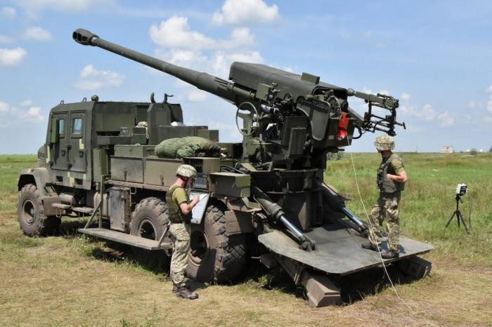 Bất chấp việc Ukraine có nền công nghiệp quốc phòng khá mạnh và đồng bộ, nhưng không hiểu sao họ lại thiếu năng lực sản xuất hàng loạt đối với loại đạn pháo cỡ nòng lớn nói chung, cũng như đạn 155 mm nói riêng.