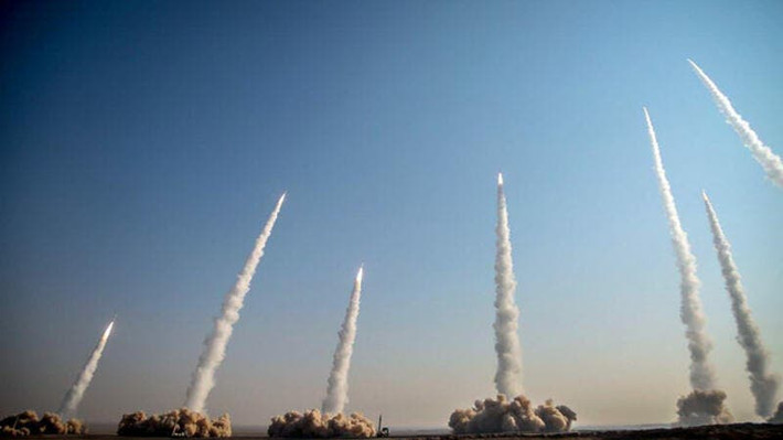 Theo những người đứng đầu Bộ Quốc phòng Israel, Tel Aviv coi Iran như một mối đe doạ tiềm tàng hiện hữu, quốc gia này cũng nhiều lần cảnh báo Iran, rằng Israel sẽ có những động thái để ngăn chặn hành động phát triển vũ khí hạt nhân của Iran, đồng thời sẵn sàng cho mọi xung đột sẽ xảy ra bất cứ lúc nào.