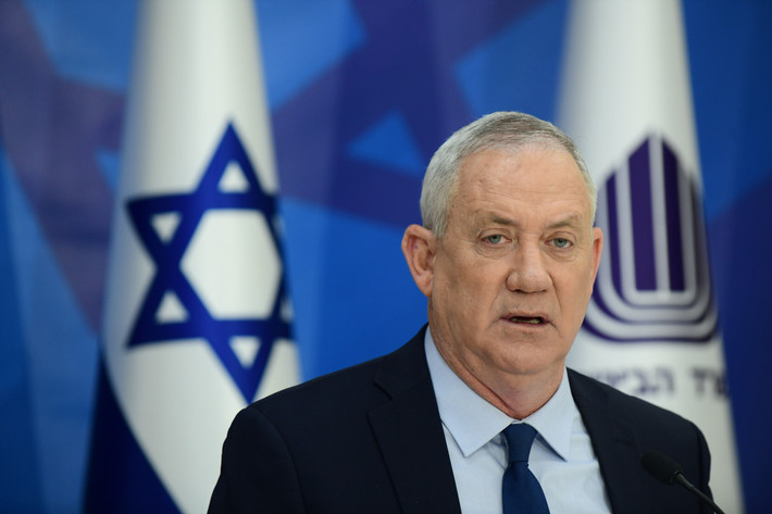 Và theo một phát biểu của Bộ trưởng Bộ Quốc phòng Israel trong một chuyến thăm một nhà máy Công nghiệp Quân sự ở phía Bắc thành phố Shlomi, gần biên giới Liban, ông Benny Gantz nói rằng, Israel đang “làm mọi việc cùng lúc để ngăn chặn chiến tranh – thực hiện các hoạt động, truyển tải thông điệp, ngăn chặn các thế lực được xây dựng lên”.