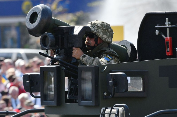 Tuy nhiên ngược lại đối với Ukraine, đây sẽ là một tổn thất lớn với họ, khi mà số lượng vũ khí chống tăng hiện nay của họ đang đặc biệt thiếu hụt, ảnh hưởng tới quá trình chống lại các đợt tấn công của Quân đội Nga. Nguồn ảnh: foreignpolicy.com.