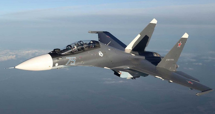Nhất là khi, không chỉ riêng Tu-160, trong cuộc tuần tra khu vực này còn có các tiêm kích Su-30SM mạnh mẽ của Không quân Belarus đi kèm hộ tống, chắc chắn tạo nên một màn “thị uy” hoành tráng.