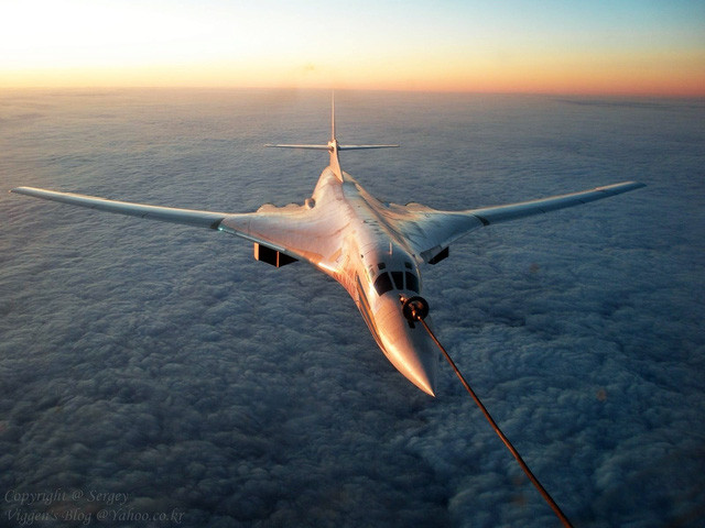 Vì có thể nói, chỉ riêng về sức mạnh, khả năng của Tu-160 Nga đã là không cần bàn cãi. Với các kỷ lục cá nhân, với khả năng thực tế, oanh tạc cơ chiến lược hạng nặng này của Nga là cực kỳ đáng gờm.