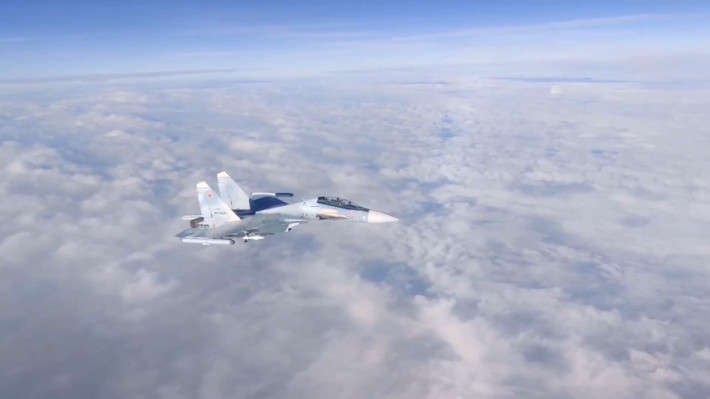 Còn về các Su-30SM được Không quân Belarus sử dụng để hộ thống các Tu-160 uy lực này, đây cũng là các chiến đấu cơ thế hệ 4++ của Nga, được phát triển bới Hãng hàng không Sukhoi nổi tiếng.