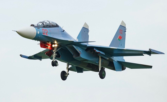 Các Sukhoi Su-30SM là một biến thể được nâng cấp từ tiền thân tiêm kích Su-30MKI, đồng thời là một “con át chủ bài” của Không quân Nga trong hệ thống tác chiến tầm xa, cực kỳ mạnh mẽ khi sở hữu một sức mạnh được đánh giá là sức mạnh tiệm cận với các máy bay chiến đấu thế hệ thứ 5.