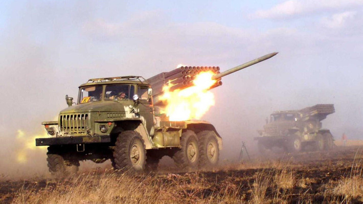 Ví dụ như với Ukraine, Quân đội Ukraine đã sử dụng các pháo phản lực BM-21 Grad của mình để chống lại đợt tấn công của Tiểu đoàn Azov từ Donbass, nhằm cản bước tiểu đoàn này. Nguồn ảnh: Pinterest.
