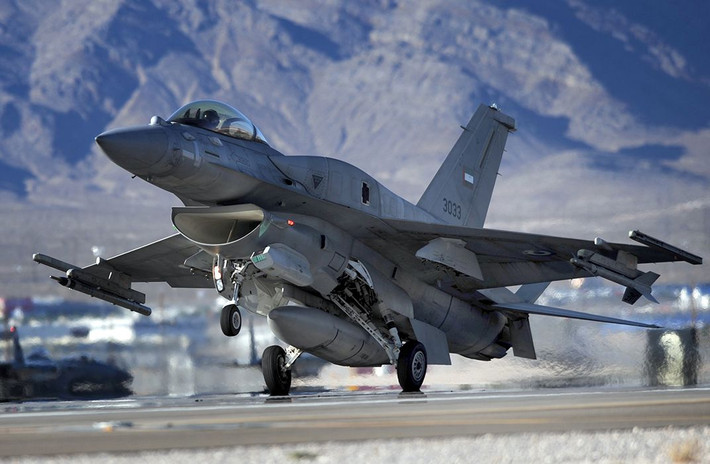 Và về tiền thân nguyên mẫu của KF-16 – F-16 Fighting Falcon của Mỹ. Đây là một máy bay chiến đấu phản lực đa nhiệm được phát triển bởi Lockheed Martin của Mỹ.