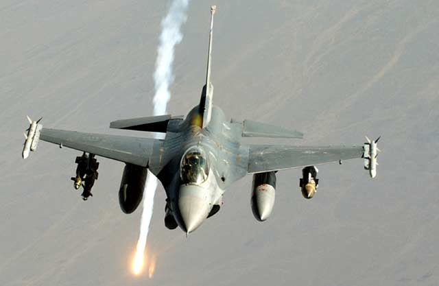 Trên F-16 sẽ có sự xuất hiện đa dạng của các loại rocket, tên lửa đối không, đối đất, chống hạm và đa dạng các loại bom đa dụng, hiện đại.