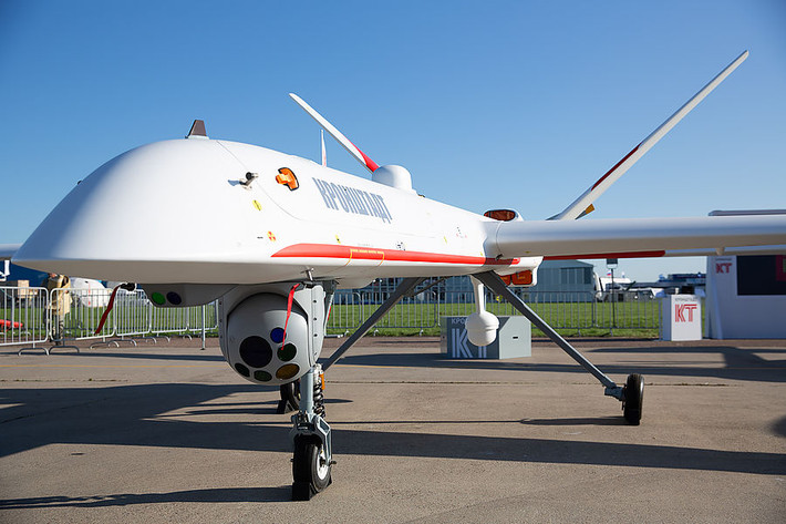 Còn có sự góp mặt của hệ thống máy bay không người lái do thám / tấn công (UAV/UCAV) Orion-E, mẫu máy bay không người lái từng được trình diễn đình đám tại Nga và quốc tế trong năm 2021 vừa qua. Nguồn ảnh: news.myseldon.com.