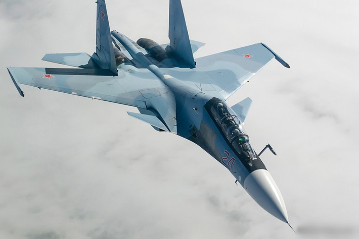 Chiến đấu cơ Su-30 được giới thiệu là một loại máy bay chiến đấu đa chức năng, có thể đảm nhiệm cả nhiệm vụ chiếm ưu thế trên không, hay thực hiện các nhiệm vụ cường kích trên mặt đất và mặt biển.
