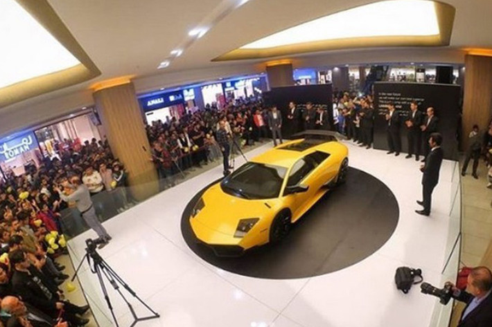 Chiếc xe được xem là bản sao hoàn hảo của siêu xe Lamborghini Murcielago xa xỉ. Được biết, mẫu siêu xe "hàng xịn" của thương hiệu ôtô đình đám mước Ý nhanh chóng gây thu hút ngay từ khi mới ra mắt.