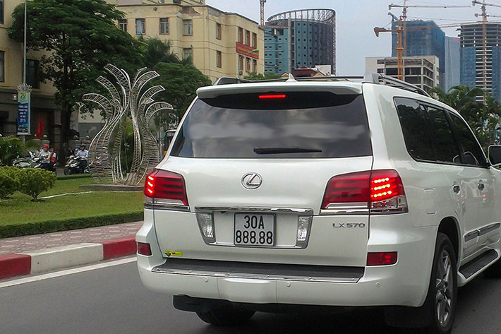 SUV sang chảnh Lexus LX570 ngũ quý 8 tuyệt đẹp.