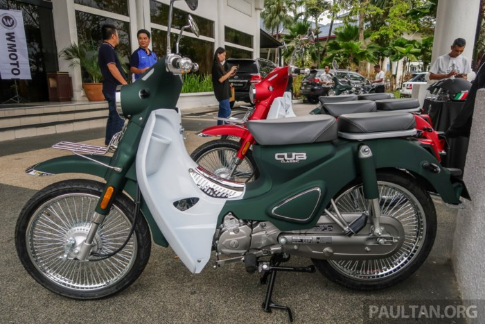 WMoto Cub Classic dùng hệ thống treo dạng phuộc up-side-down phía trước và giảm xóc đôi ở phía sau.