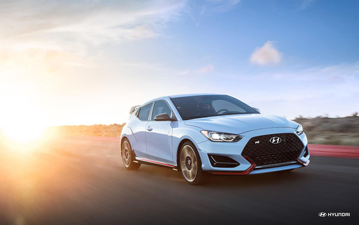 Chính thức ra mắt cách đây 2 tháng tại trường đua Thunderhill Raceway (Bắc California - Mỹ), Hyundai Veloster N 2019 thuộc thế hệ thứ hai của dòng xe hatchback thể thao Veloster và là mẫu xe thứ ba trong gia đình N-line - dòng xe thể thao hiệu suất cao của hãng xe Hàn Quốc.