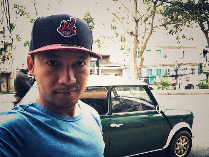 Tiến Đạt không chỉ nổi tiếng là một rapper đầy tài năng, anh còn được biết đến là người đam mê chơi xe thực thụ, có tâm huyết và cũng có phong cách riêng, không ồn ào khoe mẽ. Năm 2007, Đinh Tiến Đạt từng được vinh danh là nghệ sĩ nắm giữ trong tay nhiều xe cổ đỉnh nhất Việt Nam.