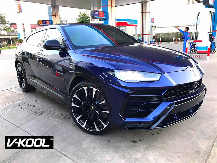 Bên cạnh đó, siêu SUV này còn được trang bị bộ mâm 23 inch sơn 2 tông màu tương phản đẹp mắt.