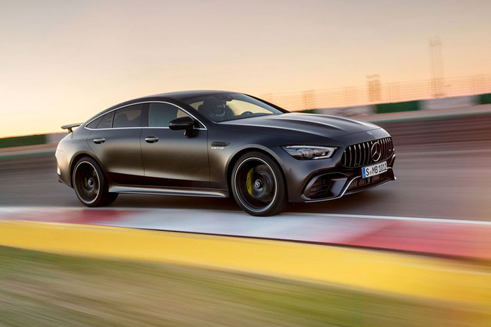 Được biết vòng đua phía Bắc Nordschleife (North Loop) với chiều dài lên tới 20,8km cùng rất nhiều khúc cua khó chính là địa điểm thân quen đối với các hãng xe hơi muốn kiểm nghiệm và khẳng định chất lượng sản phẩm.