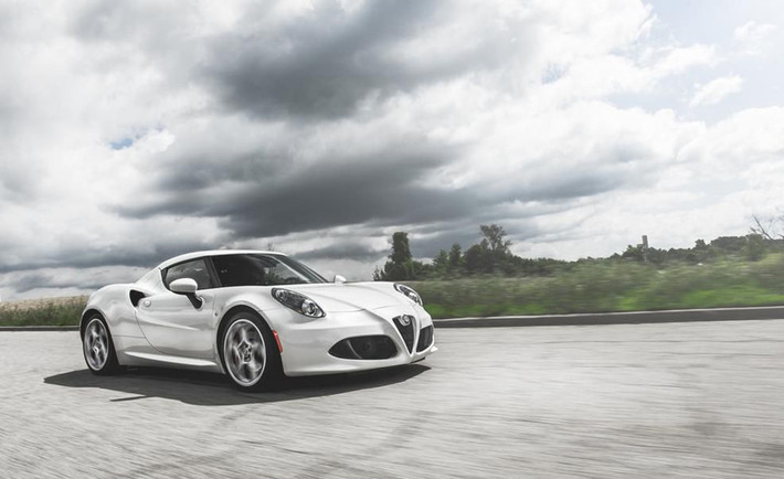 Do doanh số khá thấp nên mẫu xe sang Alfa Romeo 4C Coupe sẽ bị Alfa Romeo bị khai tử vĩnh viễn.