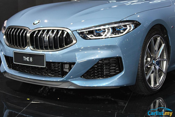 Lưới tản nhiệt quả thận đôi đặc trưng của thương hiệu BMW. Tuy nhiên, có thể thấy lưới tản nhiệt mở rộng sang hai bên và kéo xuống dưới nhằm nhấn mạnh trọng tâm thấp của mẫu coupe này.