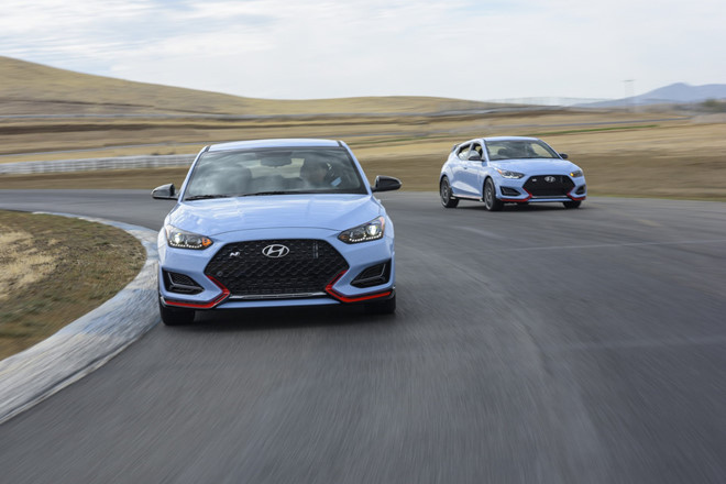 Ngoài ra, Veloster N còn được trang bị hệ thống treo thể thao N Power Sense Axle mới cho phản hồi tốt hơn và tăng độ chính xác khi đánh lái.