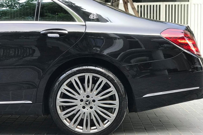 Xe có khả năng tăng tốc 0-100 km/h trong 4,8 giây trước khi đạt tốc độ tối đa 250km/h. Đi kèm với đó là hộp số tự động 7 cấp 7G-Tronic Plus và hệ thống dẫn động cầu sau.