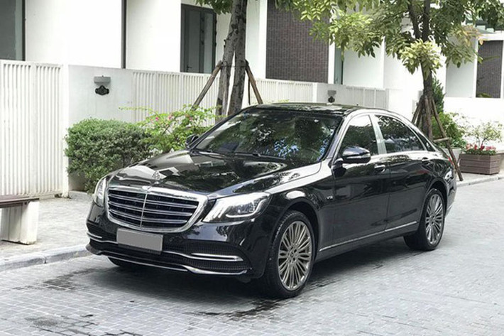 Với giá bán 3,88 tỷ đồng đồng nghĩa với việc chủ nhân chiếc xe "lỗ" đến ần 1,3 tỷ đồng. Một con số không hề nhỏ.