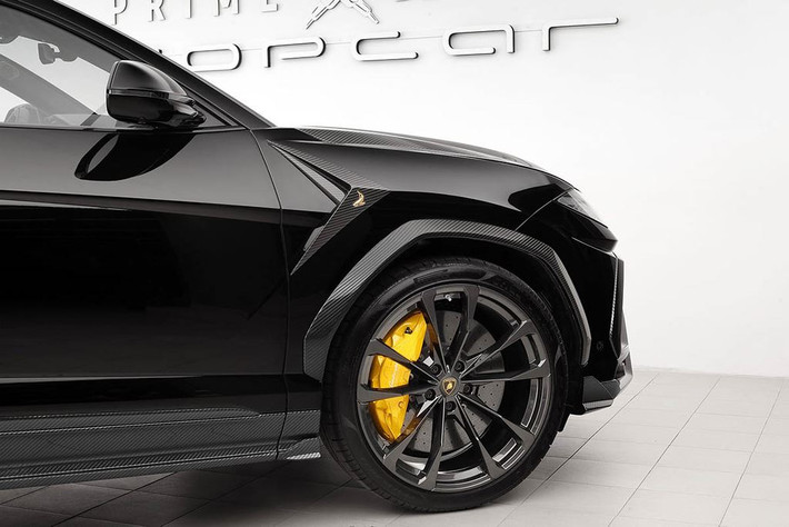 ... nhưng vẫn sở hữu thiết kế 5 cánh kép quen thuộc giống như một số dòng Lamborghini hiện tại.