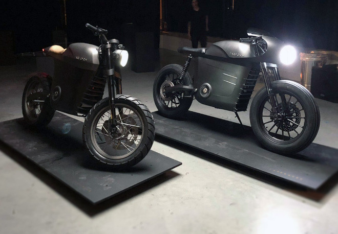 Hãng Tarform Motorcycles vừa chính thức công bố mẫu xe môtô chạy điện đầu tiên tại bến cảng Hải quân Brooklyn ở New York, Hoa Kỳ. Hiện chưa được đặt tên chính thức, mẫu môtô Tarform đầu tiên là “đứa con tinh thần” của Taras Kravchouk – Giám đốc điều hành kiêm nhà đồng sáng lập của Tarform Motorcycles.
