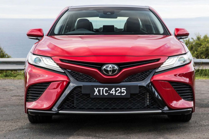 Mặt trước xe hút ánh nhìn với thiết kế lưới tản nhiệt mới hiện đại.