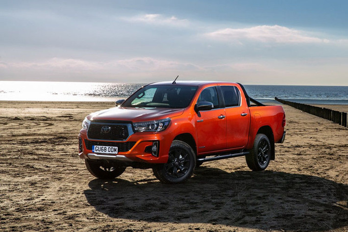 Hãng xe Nhật bản dự kiến sẽ tung mẫu bán tải Toyota Hilux Invincible X 2019 bản đặc biệt vào đầu năm tới. Tuy nhiên ở đời 2019, Hilux Invincible X sẽ được sản xuất chỉ đến 150 chiếc.