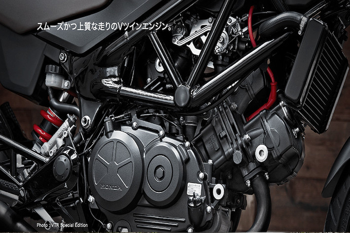 VTR vẫn tiếp tục được hãng xe máy Honda trang bị khối động cơ V-Twin DOHC 8 van, làm mát bằng chất lỏng, đường kính trái piston 60mm, hành trình tay biên 44,1mm, hộp số 5 cấp và kèm hệ thống phun xăng điện tử PGM-FI. Động cơ này đem lại cho chiếc xe công suất tối đa 30PS tại 10.500rpm và mô-men xoắn 22Nm tại 8.500rpm.