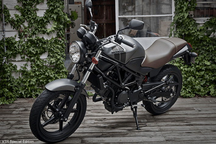 Theo thông tin chính thức, dòng xe naked-bike Honda VTR sẽ chính thức bị "khai tử" sau năm 2018. Tuy vậy, mẫu xe Honda VTR 2019 vẫn kịp ra mắt với thiết kế quen thuộc có phần khá giống Ducati Monster.