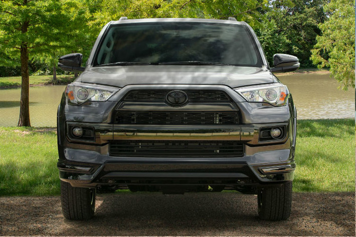 Trước đó, vào hồi cuối tháng 10 vừa qua, hãng Toyota đã bổ sung phiên bản "bóng đêm" Nightshade mới cho dòng SUV 4Runner. Được biết bộ ba xe này sẽ đều có mặt tại triển lãm sắp tới.
