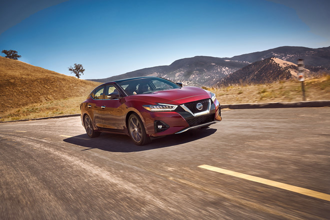Theo đó, giá xe Nissan Maxima 2019 với 5 phiên bản có các mức giá ở thị trường Mỹ tương ứng: Bản tiêu chuẩn S giá 33.950 USD (khoảng 790 triệu); SV 35.960 USD (khoảng 836,8 triệu); SL 38.440 USD (khoảng 894,5 triệu); SR 39.530 USD (khoảng 919,9 triệu) và Platinum 41.440 USD (khoảng 964,3 triệu). Những mức giá này đều chưa bao gồm chi phí vận chuyển 895 USD.