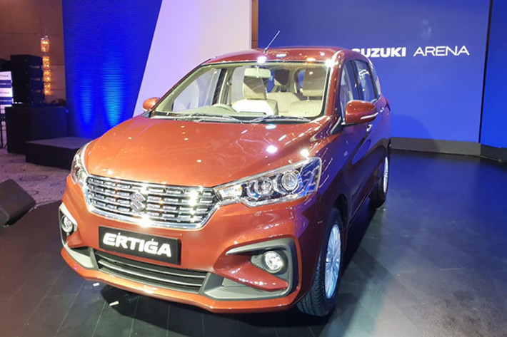 Mẫu xe Suzuki Ertiga 2018 phiên bản 7 chỗ ngồi vừa tiếp tục hành trình đến thị trường Ấn Độ. Mẫu xe này gây thu hút với giá khởi điểm khá rẻ chỉ từ 10.500 USD (khoảng 245 triệu đồng). Ở thị trường này xe sẽ có hai phiên bản động cơ xăng và diesel.