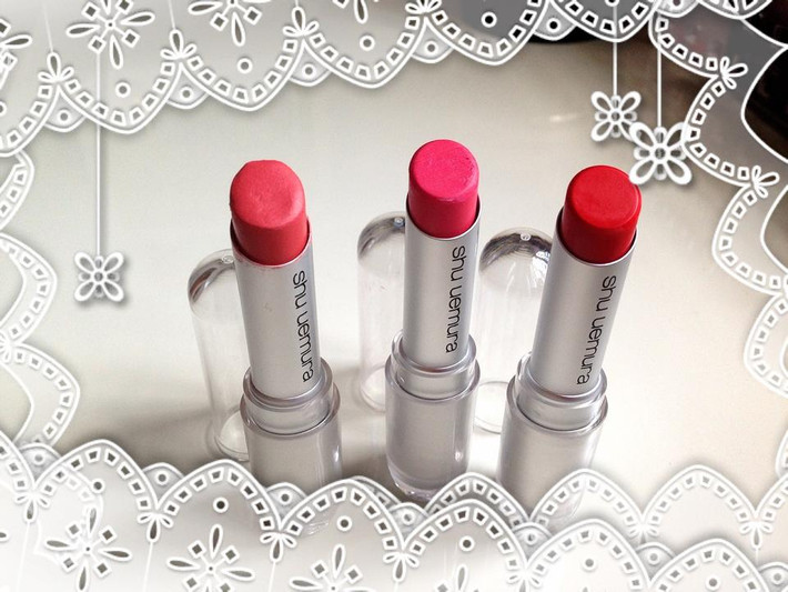 Son lì Shu uemura. Loại son lì hiện đại này sẽ làm cho đôi môi bạn gợi cảm hơn với công thức mịn, dưỡng ẩm và lâu phai. Shu Uemura Rouge Unlimited Supreme có rất nhiều màu sắc cho bạn lựa chọn: hồng, đỏ, nâu, be…