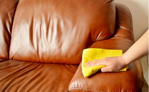 Nếu trên bề mặt túi bẩn có thể dùng khăn tẩm dung dịch tẩy nhẹ để lau sạch, không dùng chất tẩy mạnh tránh hư hại sản phẩm. Không được lau khi đang cắm điện, không được ngâm túi trong nước để giặt rửa. Nếu túi bị ướt nhất định phải lau khô mới được cắm điện sử dụng.