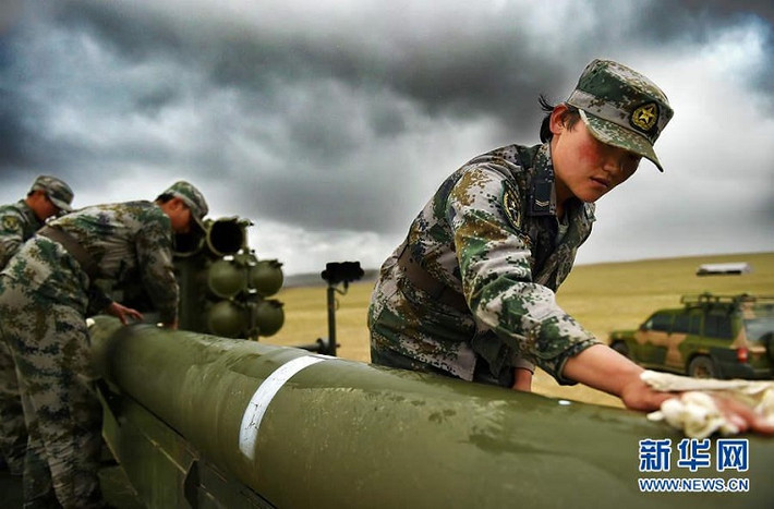 Những tổ hợp pháo phản lực PHL03 thuộc các đơn vị nữ pháo binh đều như mới nhờ được vệ sinh sạch sẽ sau mỗi lần tham gia huấn luyện hay diễn tập bắn đạn thật.