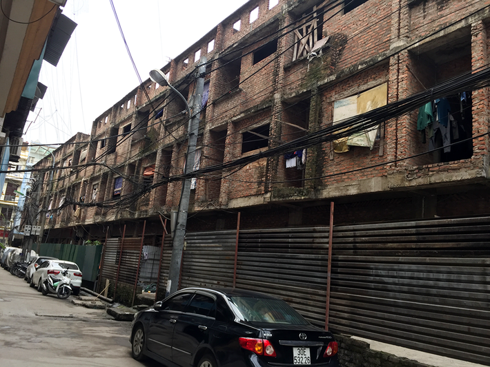 Nhiều năm qua, dự án xây dựng này bị đình trệ, bỏ hoang một cách lãng phí.