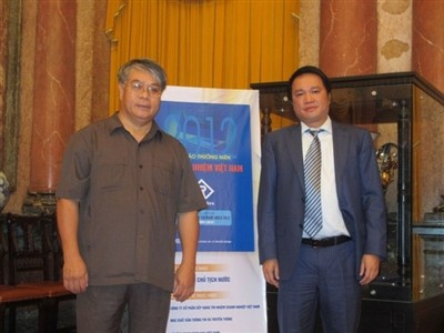 Tuy nhiên, đại diện ngân hàng Techcombank cho biết, ông không hề bị bắt. Để chứng minh lời nói là sự thật thì đại diện của ngân hàng cũng tiết lộ ông Hùng Anh đang bận tham gia một buổi lễ báo cáo tài chính ở Phủ Chủ tịch. Bức ảnh ông chụp trong hội nghị này cũng được xuất hiện trước truyền thông minh chứng cho lời nói đó.