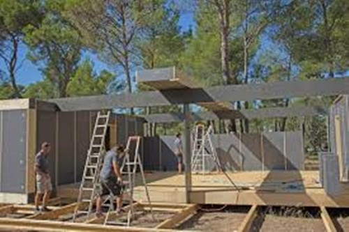 Ngôi nhà này có thể đặt mua trực tuyến, có giá khoảng 1200$-1900$ (27 – 40,5 triệu đồng) mỗi mét vuông, tùy thuộc vào chất lượng của các vật liệu lắp ghép.