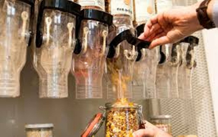 Từ tổng kết trên, đất nước này đã phải thực hiện những chính sách thân thiện môi trường. Hệ thống siêu thị thân thiện như siêu thị đồ thừa hay siêu thị sạch bắt đầu mọc lên ở Đan Mạch.