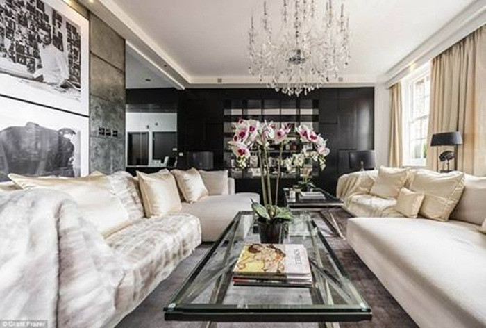 Căn biệt thự trên không này được xây dựng từ năm 1897 nhưng vẫn giữ được nét đẹp của nó và hút hồn bất cứ ai ghé thăm. Nó đang được rao bán trên thị trường với giá 272 tỷ đồng.