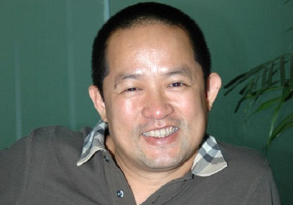 Liên quan đến cách sử dụng đồng tiền, ông cũng làm dậy sóng khi cho hay “rất hâm mộ nhiều doanh nhân thành đạt dùng phần lớn thời gian và tài sản để phục vụ xã hội, chỉ có như vậy 90% tài sản kia mới được sử dụng một cách nhân bản, hiệu quả và có ích, thay vì cứ giữ chặt chúng ở trong két sắt hay trong ngân hàng”.