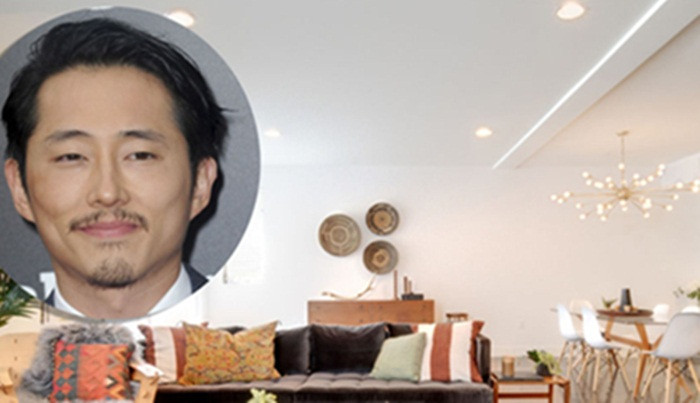 Nam diễn viên Steven Yeun, người thủ vai Glenn trong series phim truyền hình kinh dị nổi tiếng The Walking Dead – Xác sống có căn biệt thự trong khu phố Los Feliz giàu có tại Los Angeles, Mỹ.