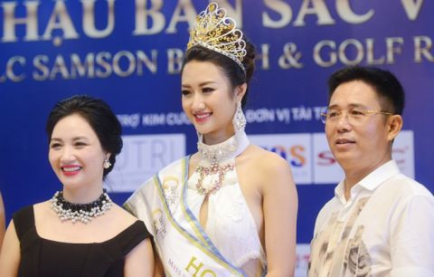 Ông Lê Sỹ Hiệp cũng là một doanh nhân có tiếng quê ở Quảng Ninh. Tuy nhiên, ngoài việc những hình ảnh bên vợ đẹp con ngoan, rất hiếm thông tin về ông được tiết lộ. Từ ngày lấy ông Hiệp thì việc kinh doanh của bà Thanh Hòa càng khởi sắc.