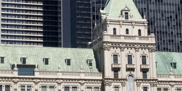 Căn hộ cao cấp nằm trên khu chung cư Big Apple. Dưới khu chung cư hoành tráng này tập trung nhiều đại lộ nổi tiếng như Fifth Ave hay East 35th.