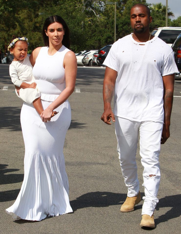 Nhân dịp sinh nhật lần thứ 3 của con gái Kim Kardashian, cô bé North West, trang tin The Sun đã đào sâu vào lối sống sung túc của cô bé làm bất cứ người lớn nào cũng ghen tị.