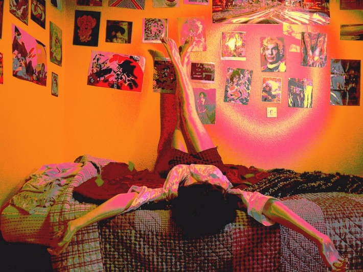Thời điểm này, ông bắt đầu dùng thuốc kích thích như thuốc ảo giác LSD. CÓ lần ông dùng quá liều và sau đó phải trốn trong thùng rác với tình trạng sợ hãi.